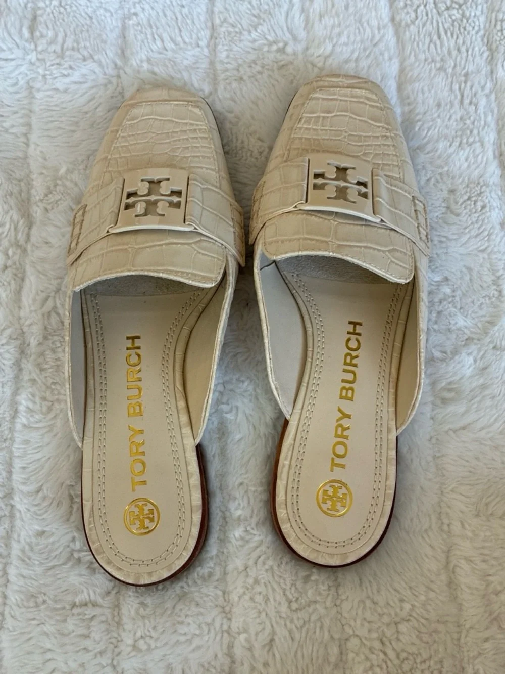 Tory Burch Cream loafers with crocodile print